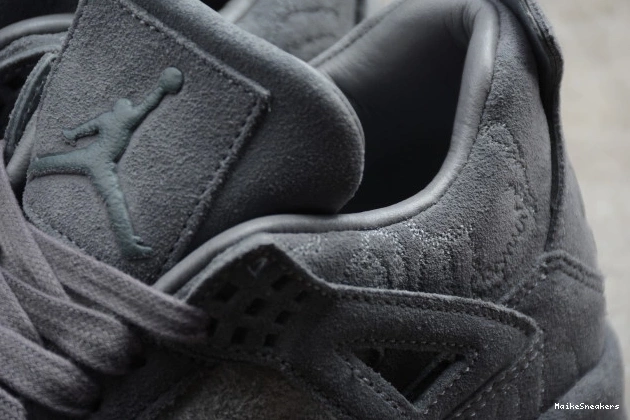 MaikeSneakers 930155-003 4 KAWS Cool Air Grey x Jordan 0810